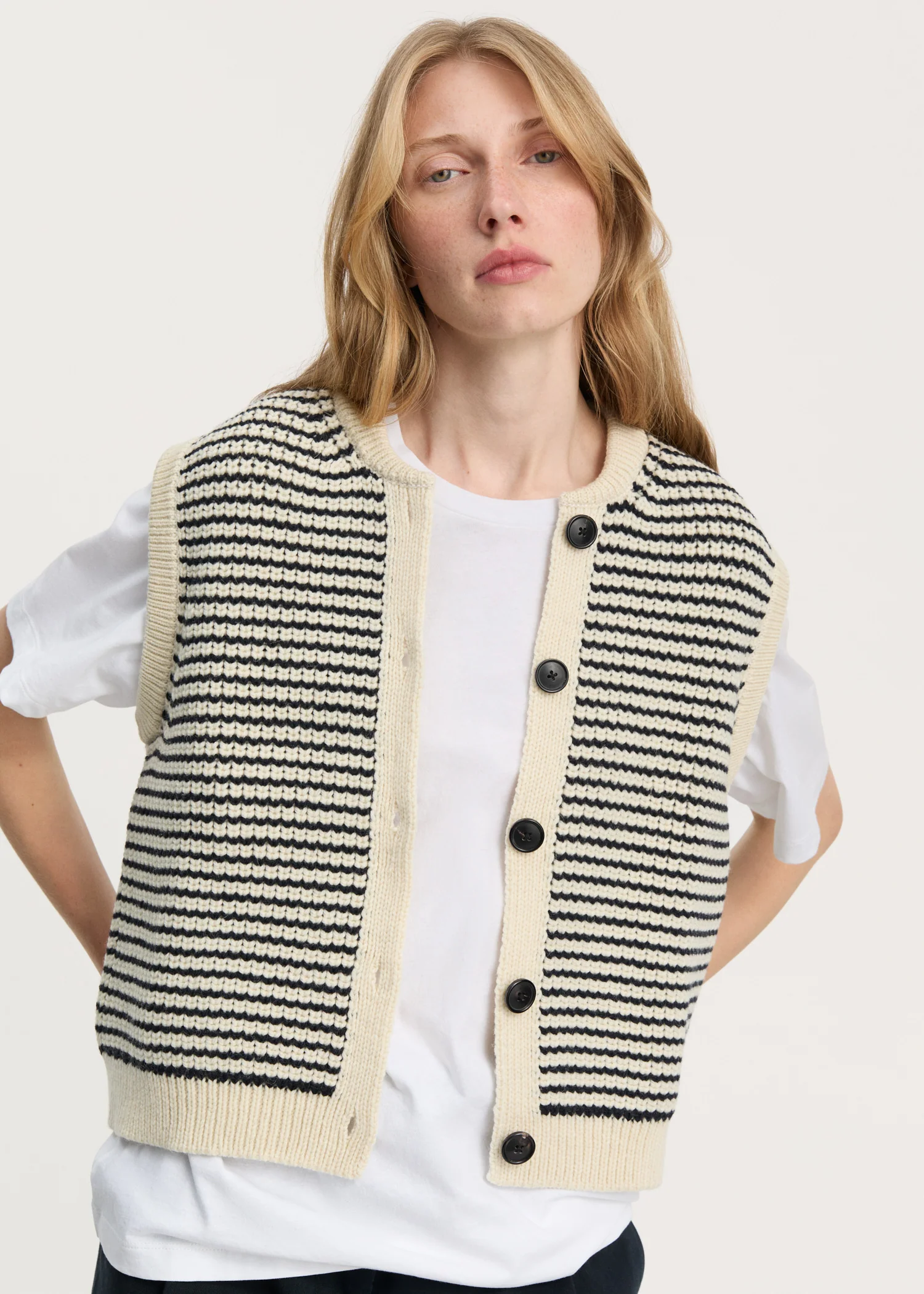 Asha vest – highland wool | Mix Black Navy - Image 3